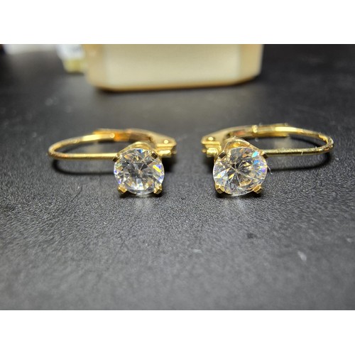 223 - A pair of pretty 14ct yellow gold earrings inset with sparkly crystal cz stones, the earrings appear... 