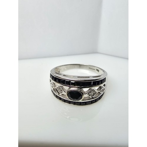 225 - A stunning hallmarked 9ct white gold dress ring inset with a large deep Royal blue sapphire stone to... 