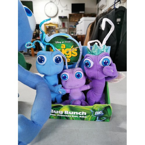 27 - 2x collectable A Bug's Life items to include Bug Bunch set of 3 soft toy figures in original box alo... 