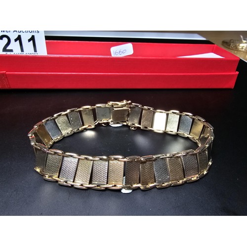 211 - A 9ct tri-colour panel bracelet featuring rose gold, white gold and yellow gold panels, displays ver... 