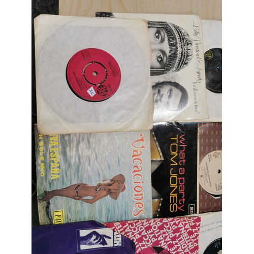 33 - A quantity of 45rpm records including various artists on bands.