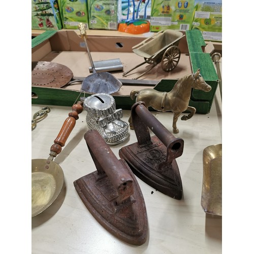 37 - A quantity of various collectable vintage collectable metal items, brassware, etc. To include reprod... 