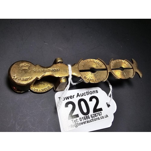 202 - A pair of antique brass sovereign scales for a full sovereign and half sovereign, marked for Harriso... 