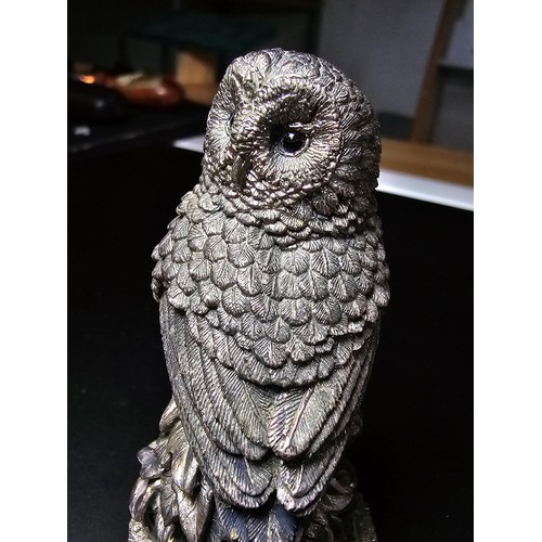 120 - A country artist hallmarked silver filled owl figure presenting excellent detail, dated 1989 and sig... 