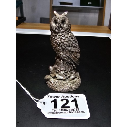 121 - A country artist hallmarked silver filled owl figure presenting excellent detail, dated 1989 and sig... 