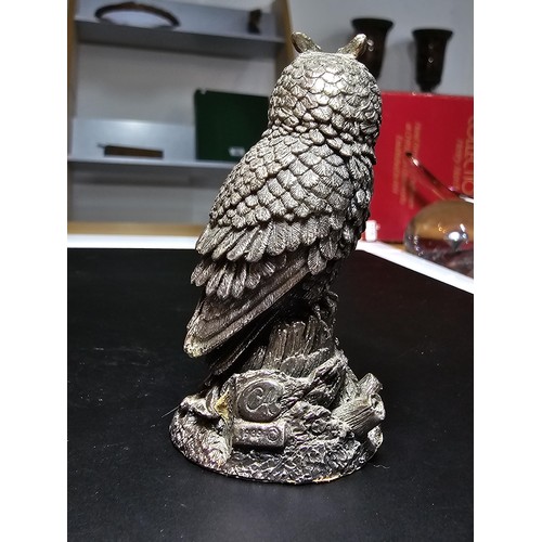 121 - A country artist hallmarked silver filled owl figure presenting excellent detail, dated 1989 and sig... 