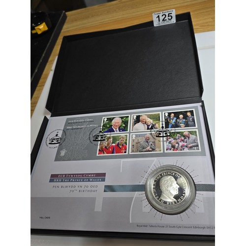 125 - A Royal Mail stamped coin cover relating to HRH prince of Wales 70th Birthday which includes a 915 s... 