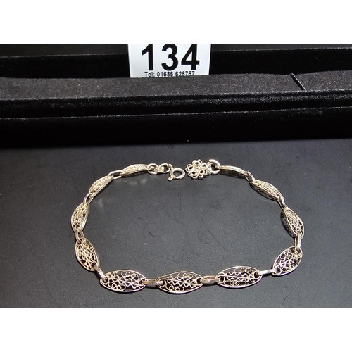 134 - A pretty 900 silver bracelet with a pierced wire work design to each panel, in excellent clean condi... 