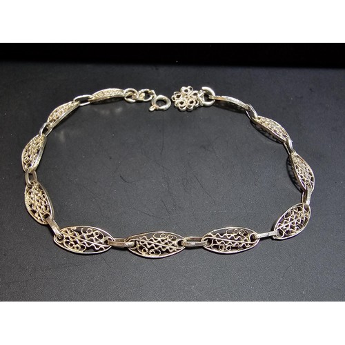 134 - A pretty 900 silver bracelet with a pierced wire work design to each panel, in excellent clean condi... 