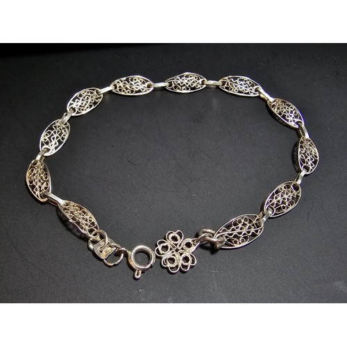 134 - A pretty 900 silver bracelet with a pierced wire work design to each panel, in excellent clean condi... 