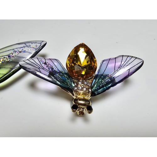 135 - 2x very pretty Pique a Jour style brooches which includes a butterfly and bee, both having colourful... 