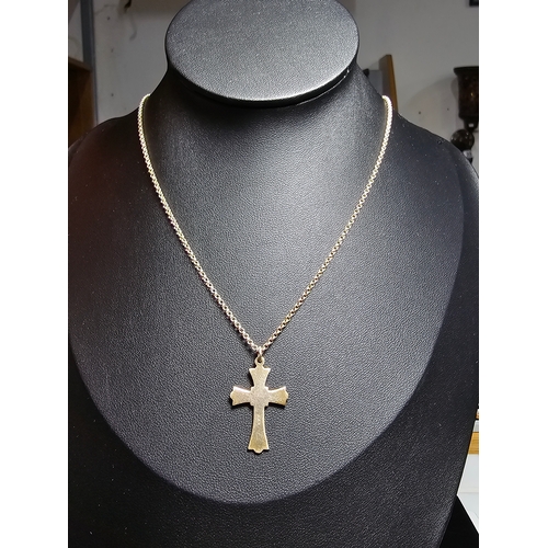 140 - A 925 silver cross pendant on an 18