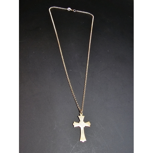 140 - A 925 silver cross pendant on an 18