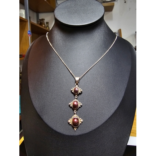 151 - A stunning 925 silver drop pendant inset with 3x natural brown pearls set on an 18