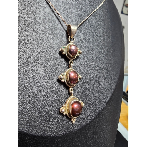 151 - A stunning 925 silver drop pendant inset with 3x natural brown pearls set on an 18