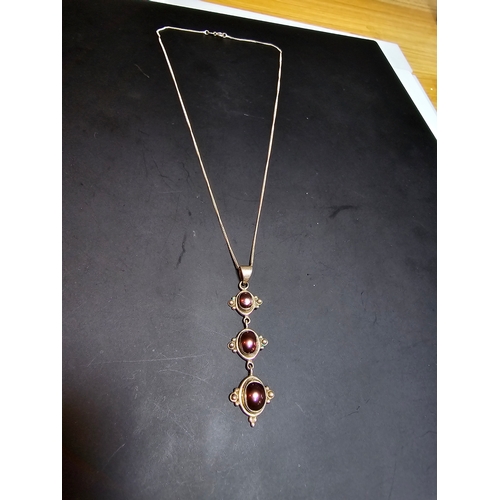 151 - A stunning 925 silver drop pendant inset with 3x natural brown pearls set on an 18