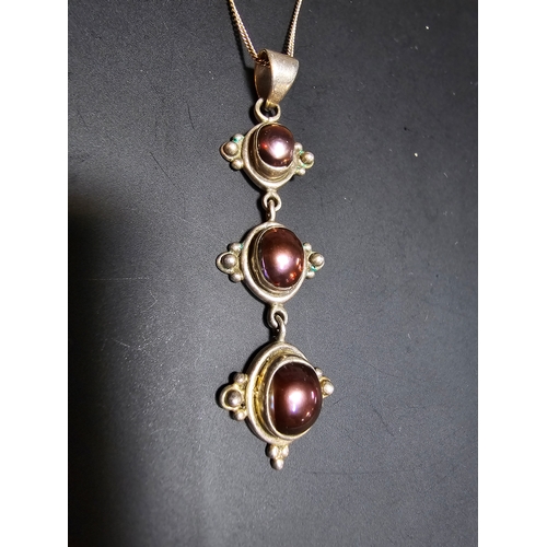 151 - A stunning 925 silver drop pendant inset with 3x natural brown pearls set on an 18