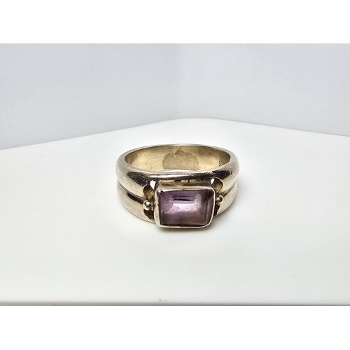 137 - A chunky 925 silver ring inset with a faceted natural amethyst gemstone, in excellent clean conditio... 