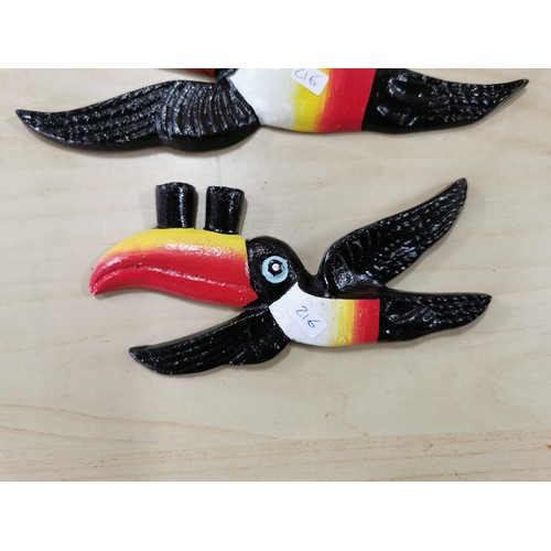 100 - Set of 3x graduating flying Guinness toucans cast iron wall plaques, largest measuring 25cm length.