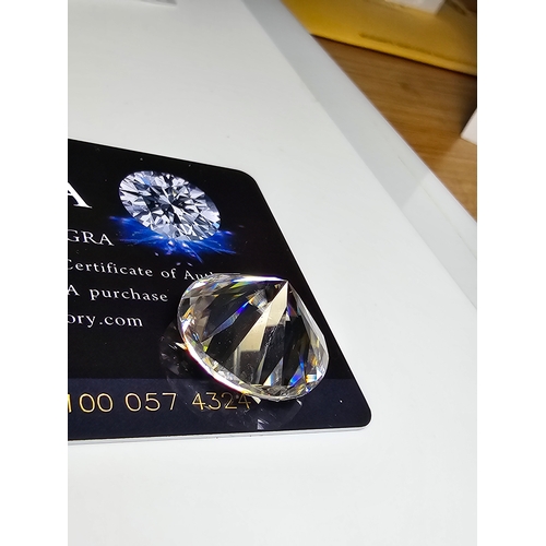 231 - A stunning very rare and large 30ct Belgian Cut Clear Moissanite Diamond with a diameter of 20mm wit... 