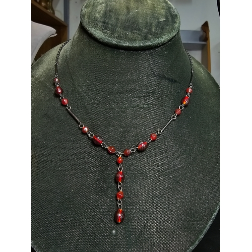 193 - 2x good quality vintage costume necklaces to include a necklace with red beads and red glass drops, ... 