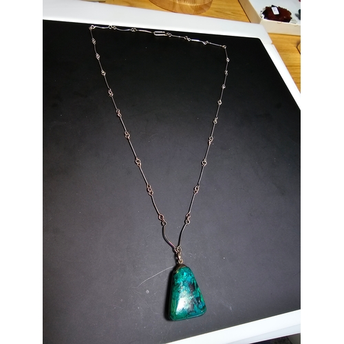 195 - A good quality 925 silver necklace which features a large chrysocolla (malachite+turquoise) hardston... 