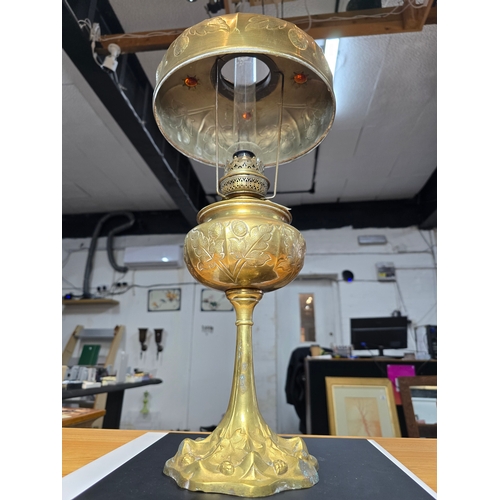 234 - A good quality antique French Parisien Brass Oil Lamp by Bec Gaulois, featuring an ornate red jewell... 