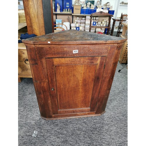 422 - A large antique oak corner cupboard unit. Height of 93cm, length of 79cm, depth of 37cm.