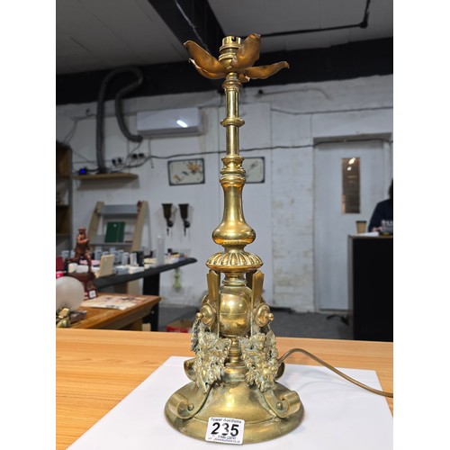 235 - A very heavy good quality french solid brass ornate lamp featuring an orb surrounded by 4 cherubs to... 