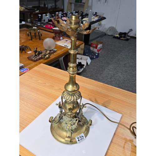 235 - A very heavy good quality french solid brass ornate lamp featuring an orb surrounded by 4 cherubs to... 