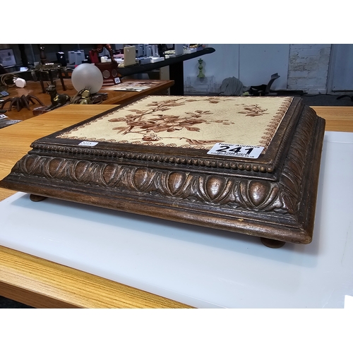 241 - A good antique Le Favori depose oak framed tiled pot stand, in excellent condtion. 29cm squared.