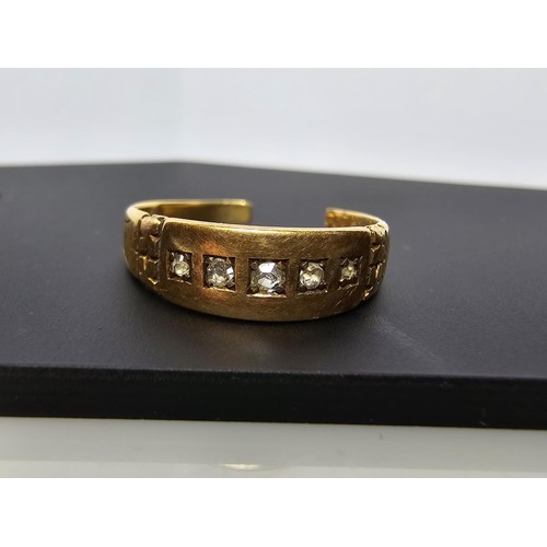 308 - An antique Victorian 18ct yellow gold 5 stone diamond ring, the ring has a split to the band so woul... 