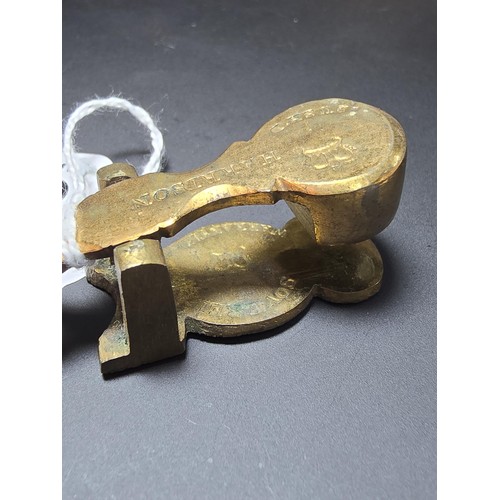 298 - A pair of antique brass sovereign scales for a full sovereign and half sovereign, marked for Harriso... 