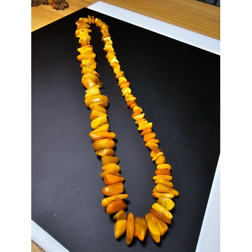 190 - A good quality vintage genuine butterscotch amber beaded necklace featuring polished shaped amber be... 