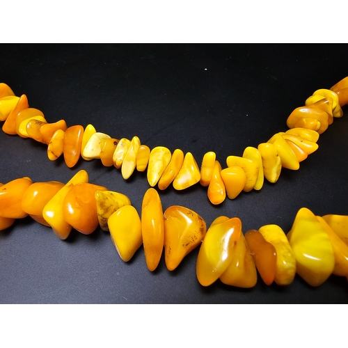 190 - A good quality vintage genuine butterscotch amber beaded necklace featuring polished shaped amber be... 