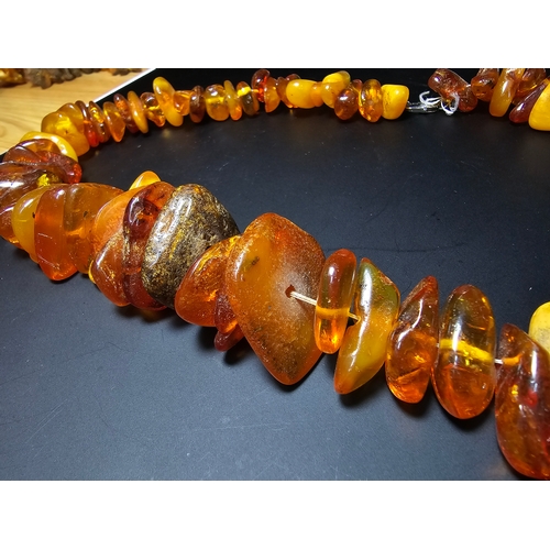 192 - A good quality vintage genuine baltic amber beaded necklace featuring polished shaped amber beads wi... 