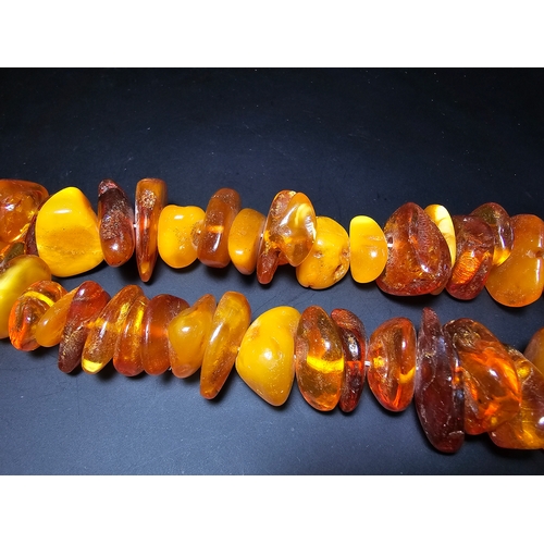 192 - A good quality vintage genuine baltic amber beaded necklace featuring polished shaped amber beads wi... 