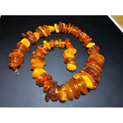 192 - A good quality vintage genuine baltic amber beaded necklace featuring polished shaped amber beads wi... 