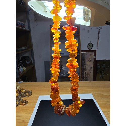 192 - A good quality vintage genuine baltic amber beaded necklace featuring polished shaped amber beads wi... 