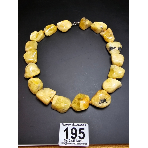 195 - A good natural golden beryl (heliodor) stone beaded necklace, presenting a good natural golden colou... 