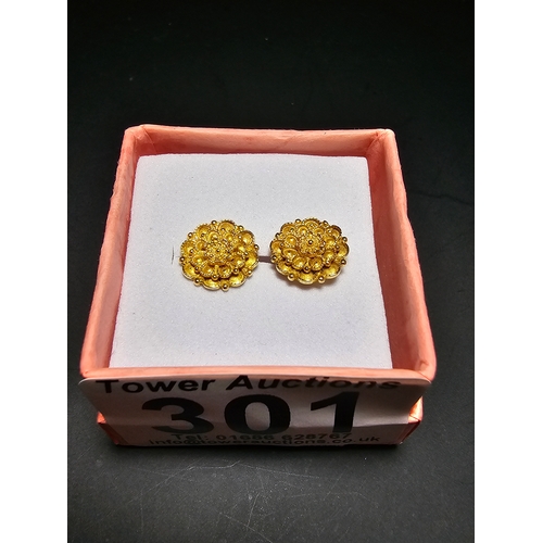 301 - Pair of good quality unused solid 18ct yellow gold stud earrings featuring an intricately worked flo... 