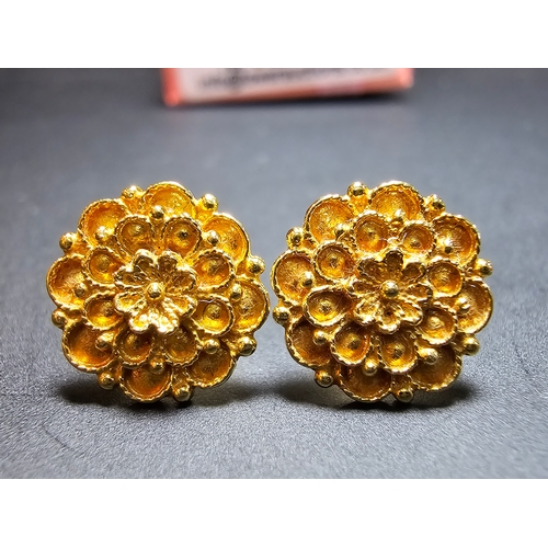 301 - Pair of good quality unused solid 18ct yellow gold stud earrings featuring an intricately worked flo... 