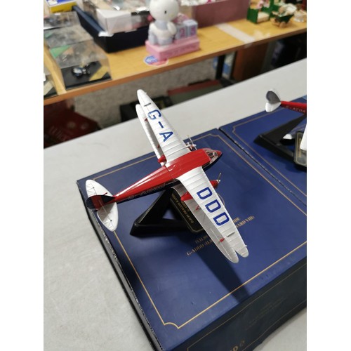 15 - 3x Oxford die-cast airplane models complete with stands and original boxes, all scale 1:72 and appea... 