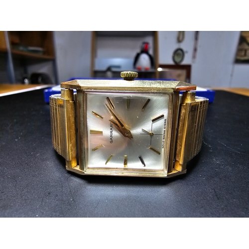 304 - Good quality vintage Garrard & Co 9ct gold cased gents wrist watch set on an flexi gold tone strap. ... 