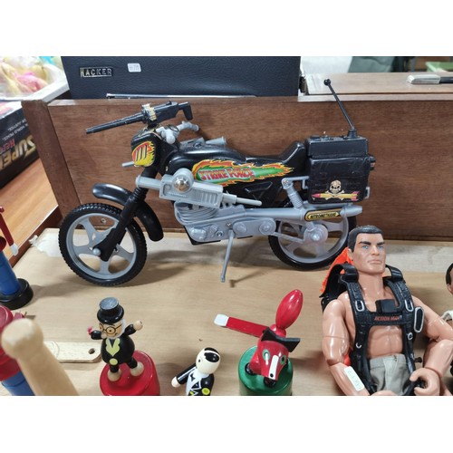 17 - Collection of various collectable toys to include Action Man figure and one similar, articulated woo... 