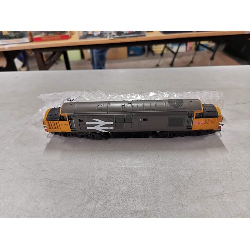 31 - Hornby R348 BR Railfreight Class 37 Diesel locomotive 37063, appears to be in good condition, box no... 