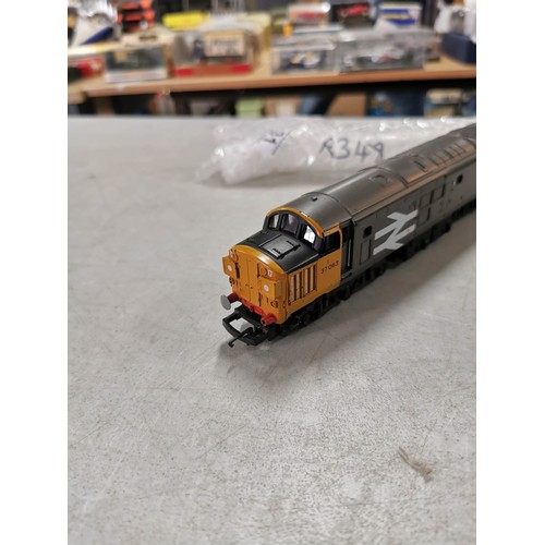 31 - Hornby R348 BR Railfreight Class 37 Diesel locomotive 37063, appears to be in good condition, box no... 