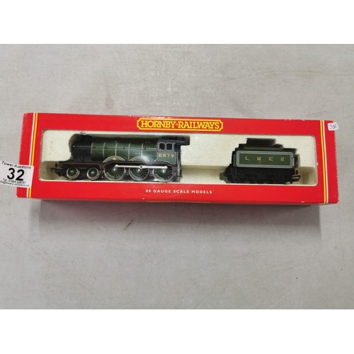 32 - Boxed Hornby 00 Gauge LNER Class B12/3 4-6-0 locomotive.