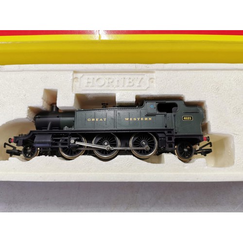 33 - Boxed Hornby 00 Gauge R2098D GWR 2-6-2T Prairie Class 61XX Locomotive '6121'.