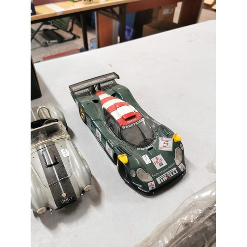 38 - A quantity of good collectable large diecast model cars to include Maisto, Porsche 911 GT1 scale 118... 